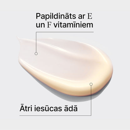 C vitamīna seruma tekstūras paraugs uz balta fona